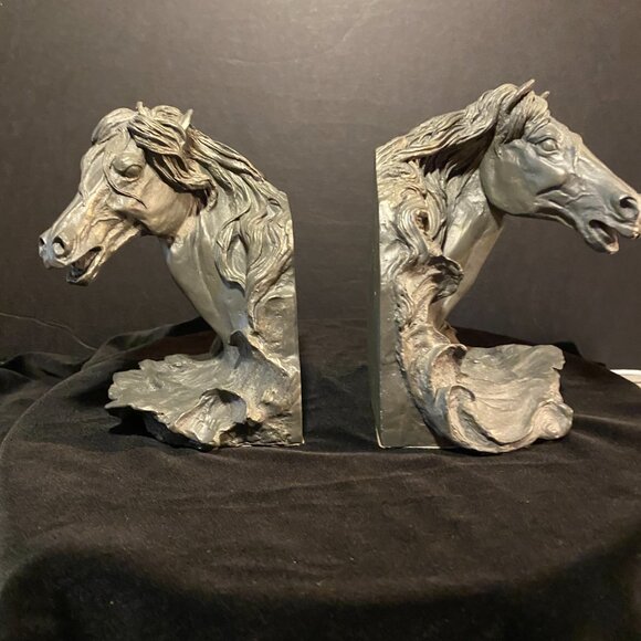 Vintage Horse Head Bookends – Resin Sculpted Pair, Equestrian Decor - Picture 4 of 13